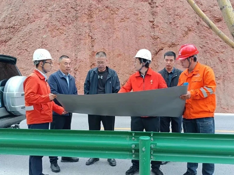 杨碧峰调研陇南公路事业发展中心工作