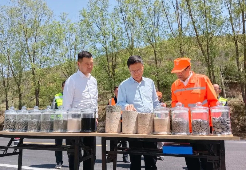 张军仁调研平凉公路事业发展中心工作